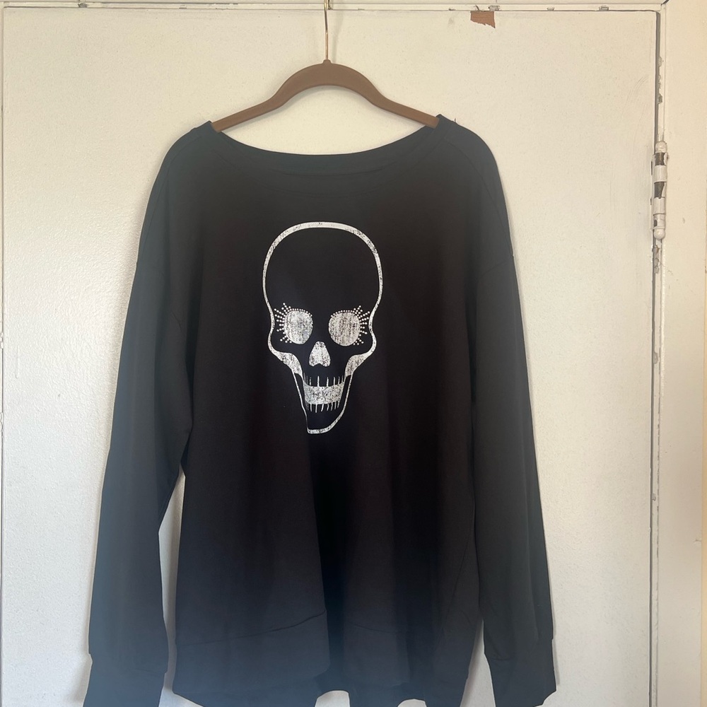 Women’s Black Skull Print Sweatshirt Size Large Halloween Goth